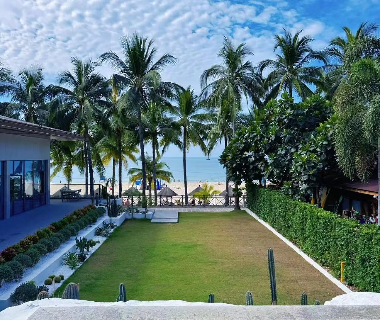 Sanya South China Hotel 4*,  Китай